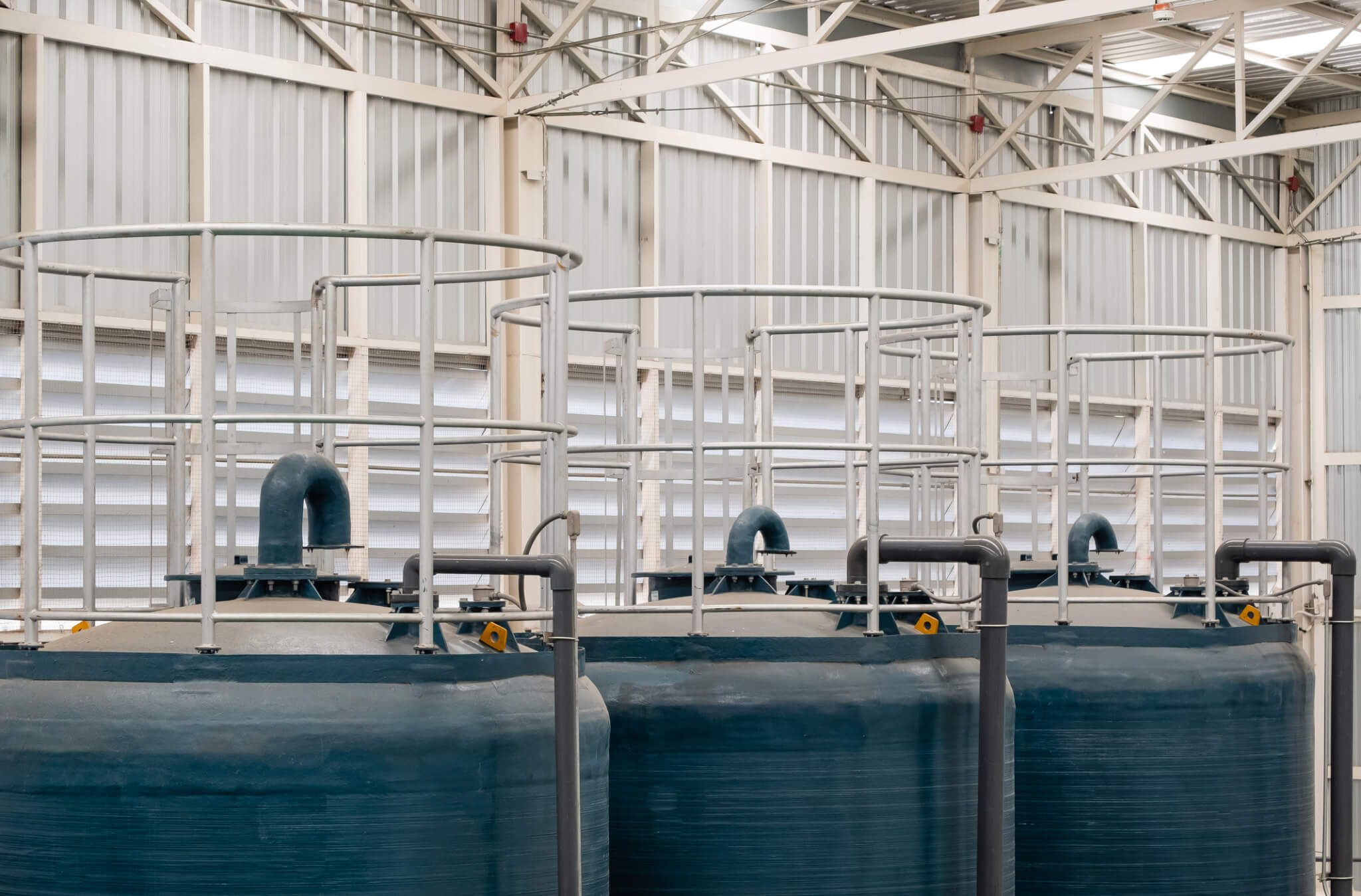 El proceso de fabricación de tanques de agua de fibra de vidrio.